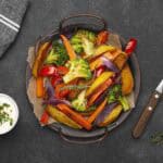 Knuspriges Ofengemüse mit würziger Kruste: Moritz Freys Beilage, die zum Hauptgericht wird