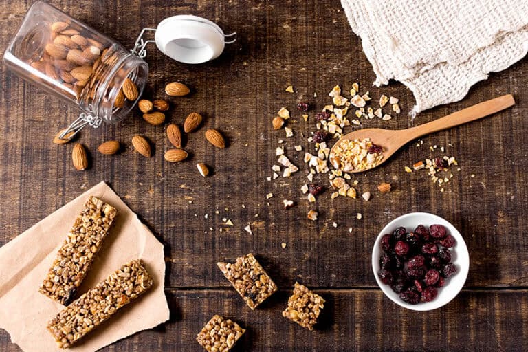 Selbstgemachte Müsliriegel mit Nüssen und Trockenfrüchten – Moritz Frey teilt sein Rezept